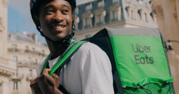 Uber Eats laat bezorgers via uitzendconstructie werken