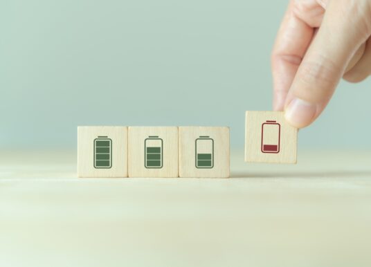 Waarom flexkrachten langer ziek blijven dan vaste medewerkers: wat de stressfysiologie ons leert