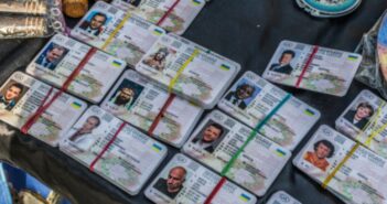 Aanhoudingen voor uitbuiting en mensensmokkel, status van nieuwe wetgeving onduidelijk vervalste id-kaarten