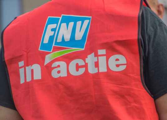 FNV gaat strijd aan met uitzendbureaus en spreekt over wurgcontracten