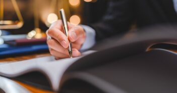 Gaat de minister de uitzendcao algemeen verbindend verklaren?