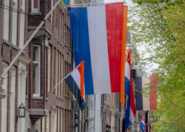 Bevrijdingsdag: Wel of geen doorbetaalde feestdag voor uitzendkrachten?