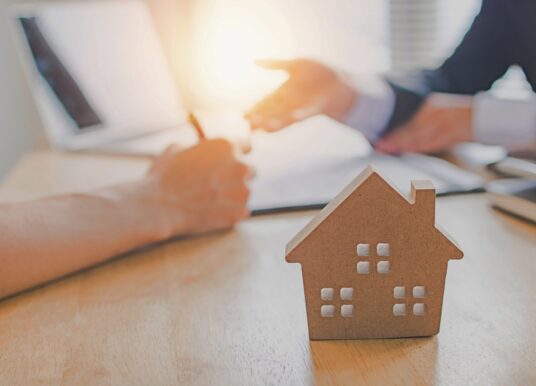 Plannen voor huisvesting 600 arbeidsmigranten in Almelo leiden tot zorgen in Aadorp