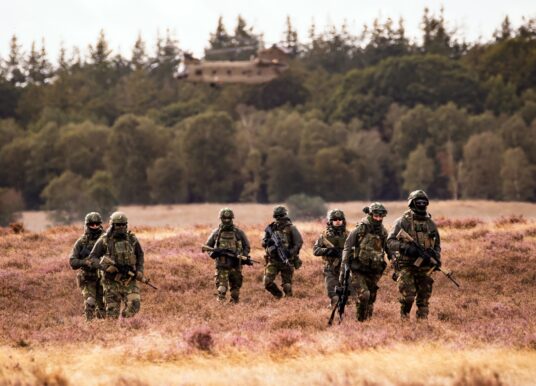 Defensie voor het eerst grootste vacatureplaatser van Nederland
