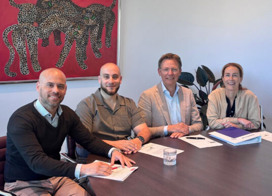 Home of Synergy breidt uit naar zorg en publieke sector met overname